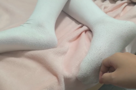 X065家里有个十八岁睡着了的妹妹.是什么体验？脱了鞋子TK玩极品小嫩脚